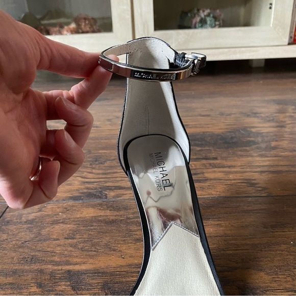 Michael Kors Womens Kristen Mid Ankle Strap Heels - Picture 8 of 11